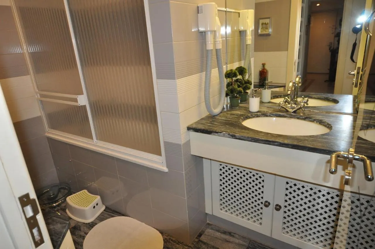 Apart Lisbon Pool Metro Garage Apartment