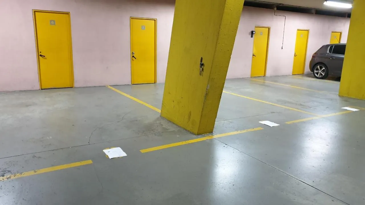 Apart Lisbon Pool Metro Garage